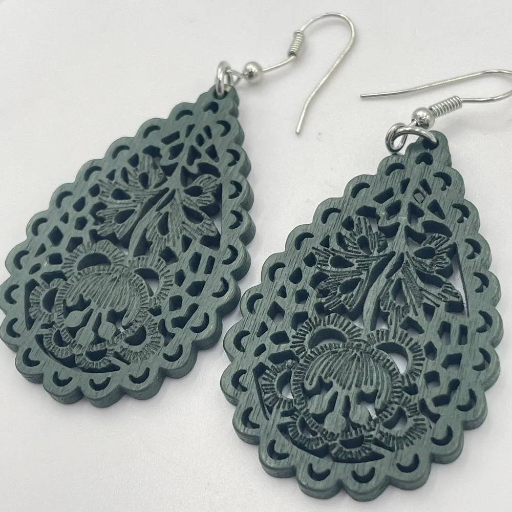 VTG Boho Retro Wooden Filigree Teardrop Earrings Set Mustard Yellow & Sage Green